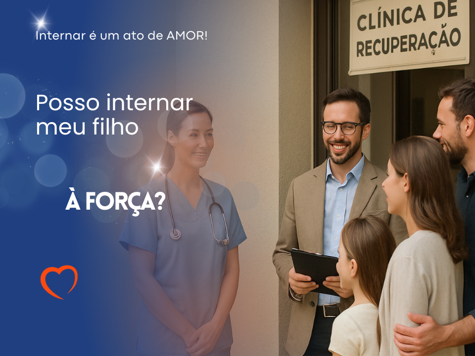 Equipe acolhe família na entrada da clínica de recuperação, todos de olhos abertos, com espaço para título à esquerda