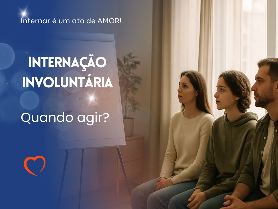 Família com olhos abertos e expressão de atenção enquanto psicóloga apresenta o plano na clínica de recuperação, sem texto visível na cena